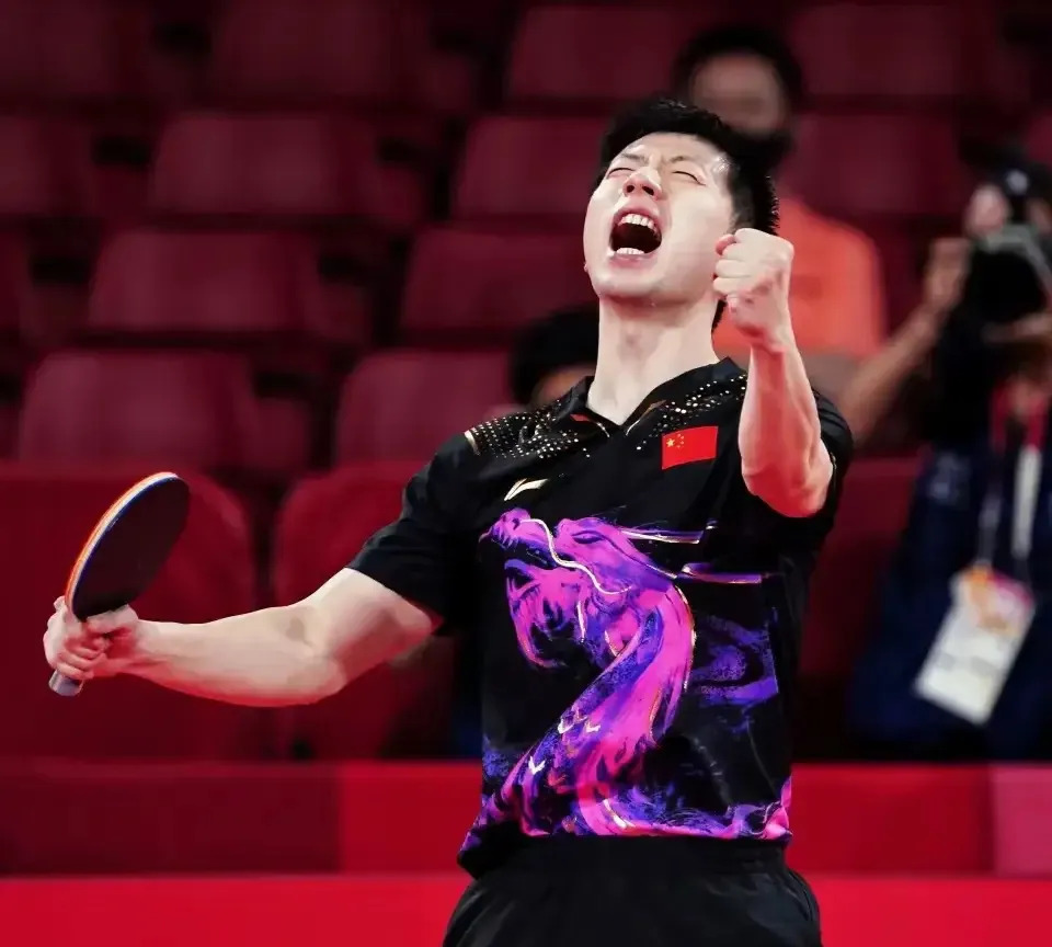 九游游戏中心-马龙刷新世界纪录，丁俊晖教练激动落泪！