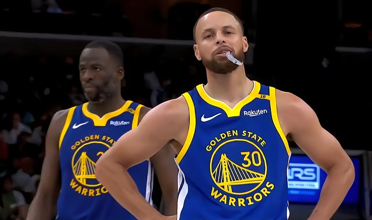 ios版下载-关于库里重返赛场，出色发挥首场状态出色，曼联观众沸腾！的信息